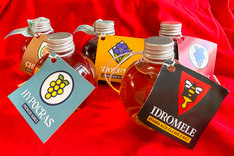 Liqueur vial - detail